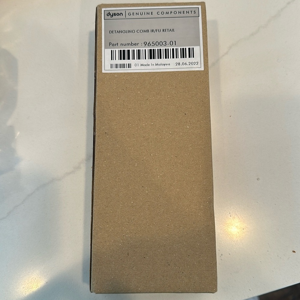 Dyson Detangling Comb - brand new sealed in box!